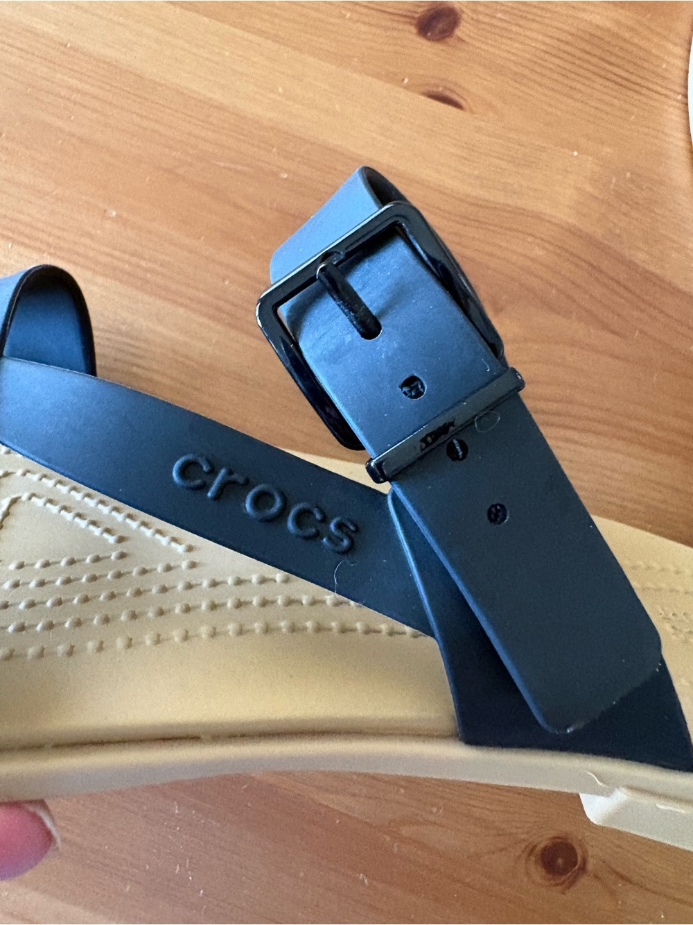 Crocs Tulum Toe Post Toe Sandals Black Tan Strappy Slip On Flip Flop Size 8 - Picture 7 of 13